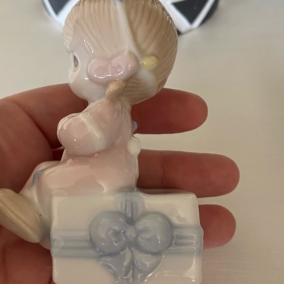 1994 Precious Moments - May Your Christmas be Delightful Musical Figurine- Girl - Picture 6 of 7